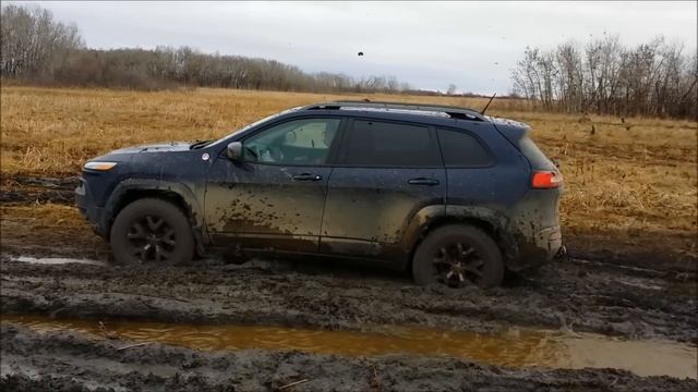 2014 Cherokee Trailhawk Mud Slinging! смотреть онлайн
