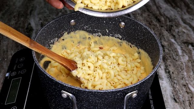 BACON Mac And Cheese Recipe | Super Cheesy! смотреть онлайн