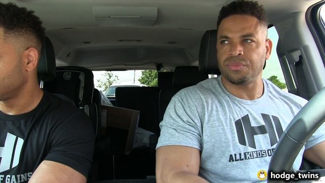 Eating Burger King's Mac n' Cheetos | Food Review | @hodgetwins смотреть онлайн