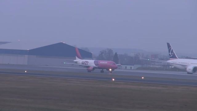 Porównanie wielkości Airbus A320 / Boeing 787-85D Dreamliner смотреть онлайн