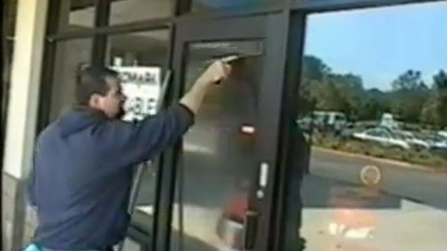 Watch and Learn - Window Cleaning- Squeegeeing a door Basic смотреть онлайн