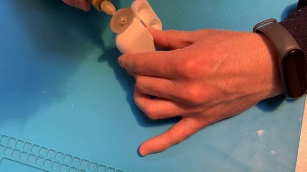 AirPods 3 - что внутри? Разбираем кейс