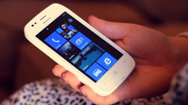 Nokia Lumia 710 - Official Nokia Hands-on video смотреть онлайн