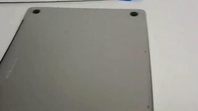 How to Remove the Bottom Case - 17 Inch Macbook Pro Unibody смотреть онлайн
