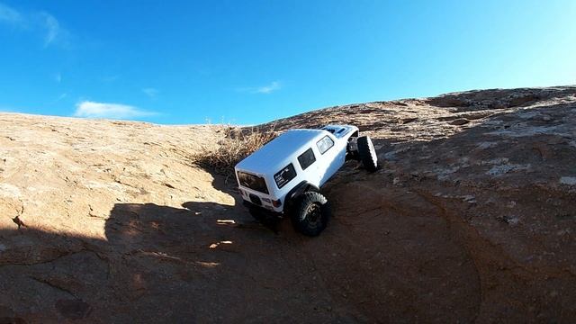 Axial SCX24 Jeep JLU Rubicon and 1967 Chevrolet C10 pickup in Moab Utah смотреть онлайн