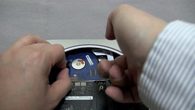 「Mac mini Mid 2011」から下段上段２台のSSD/HDDを抜く（0791） смотреть онлайн