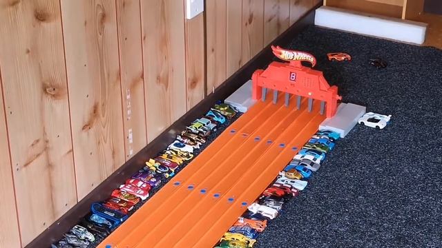 HOT WHEELS Jaguar XJ220 VS Super Cars смотреть онлайн