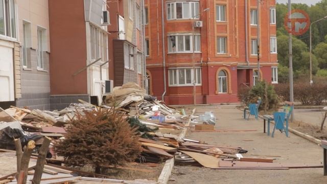 Глава округа проверил, как идут работы по отмывке мазута с фасадов зданий на Семи ветрах смотреть онлайн