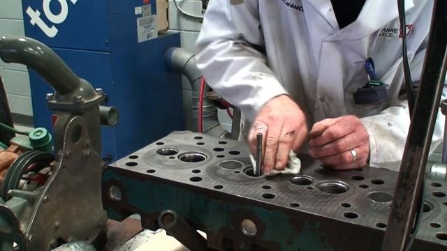 Cylinder Head Valve Seat Cutting смотреть онлайн
