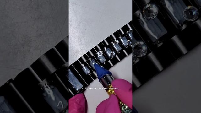 Инкрустация браслета для смартчасов. Браслет на Apple Watch с кристаллами Preciosa. #стразы смотреть онлайн