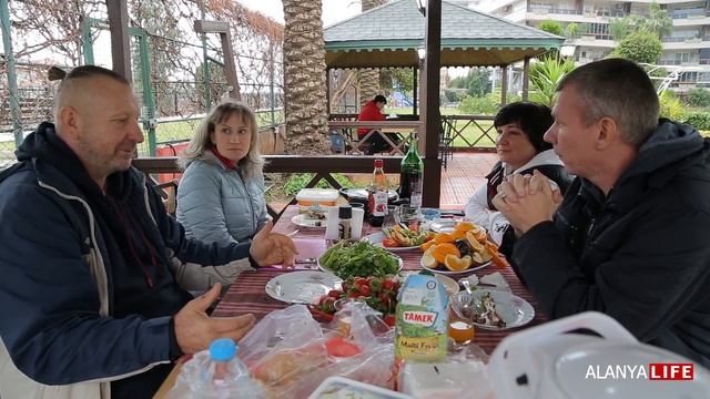 Турция. Аланья. Как живут русские пенсионеры в Турции? Русские в Турции. часть 2 | Alanya Life смотреть онлайн