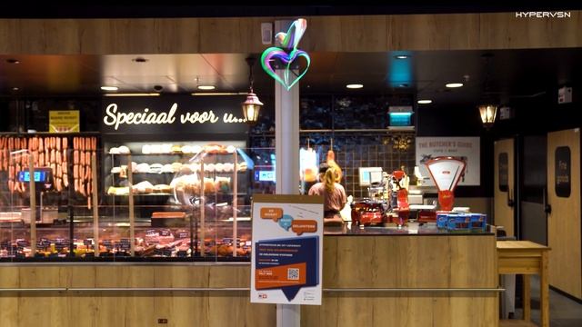 Elevate Retail Marketing with Holographic Display смотреть онлайн