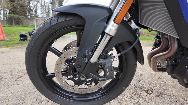 Suzuki V Strom 800 RE Review смотреть онлайн