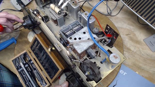 Grundig 2030 AM FM Tube Radio Video #4 - Tuning Troubles смотреть онлайн