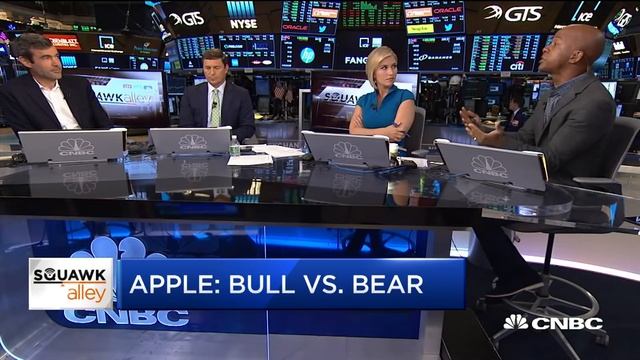 Bull and bear debate the trade in Apple смотреть онлайн