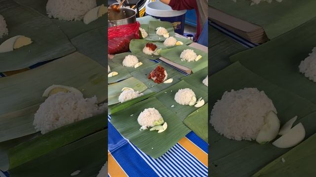 Street Food Vendor In Action смотреть онлайн