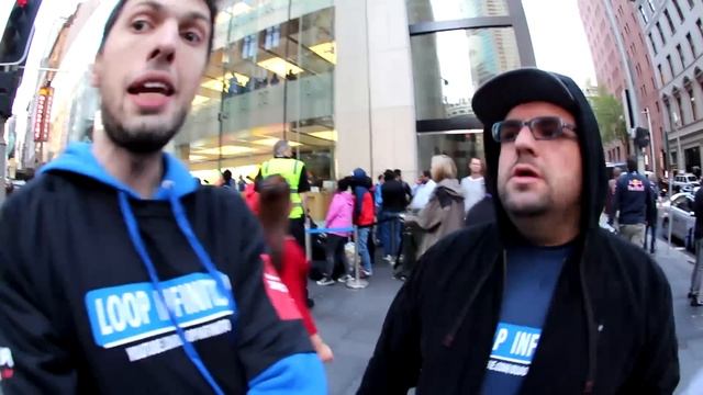 Abertura da Apple Store em Sydney - iPhone 5S e 5C (English Subs) смотреть онлайн