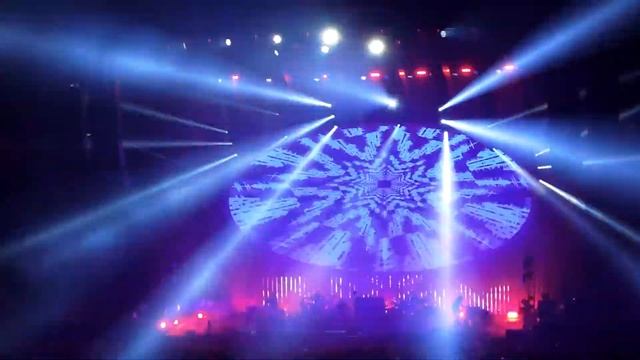 Radiohead - Paranoid Android (live at Ericsson Globe, 2017) смотреть онлайн