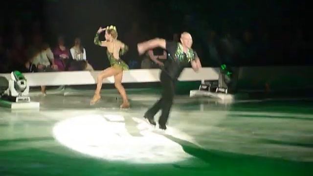 Sean Rice and Jodeyne Higgins pro routine Dancing On Ice Tour 2011 Sheffield 10/4/11 смотреть онлайн