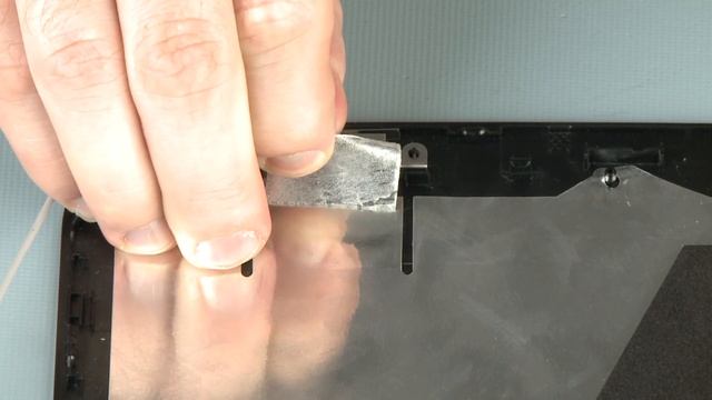 Replace the wireless antenna cables | HP Pavilion g6-2000 Notebook | HP Support смотреть онлайн