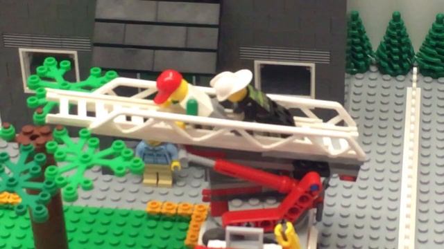 LEGO Apple Tree Boy Fire Engine Rescue Mini Film смотреть онлайн