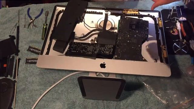 iMac 2013 21inch HDD to SSD , ram upgrade смотреть онлайн