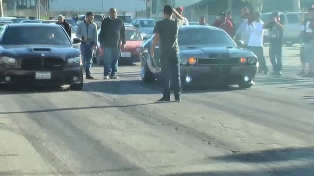Charger SRT8 vs Challenger SRT8 смотреть онлайн