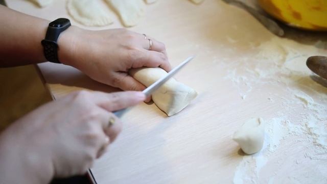 Чебуреки в зимнем походе в лесу смотреть онлайн