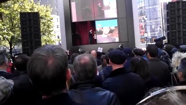 Giant Windows Phone NYC 2011 смотреть онлайн