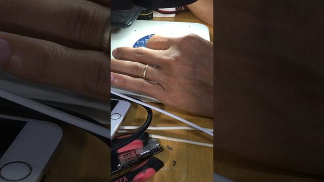 Iphone 8plus chạm nguồn fix ok... смотреть онлайн