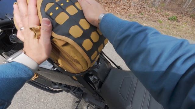 Mosko Moto Nomax Tank Bag & Harley Pan Am смотреть онлайн