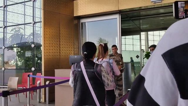 Rubina Dilaik Jet Off With Her TWIN Daughters For Vacation смотреть онлайн