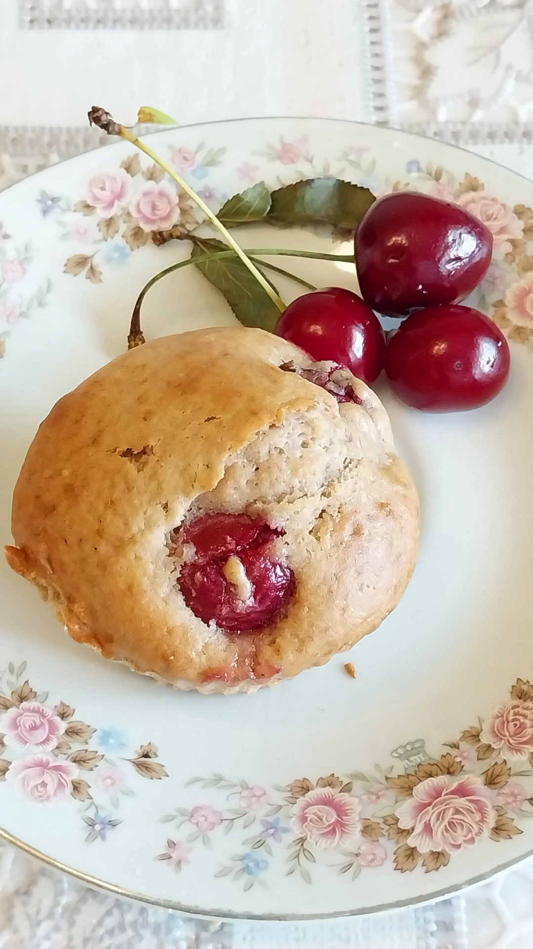 МАФФИНЫ С ВИШНЕЙ
(можно заменить на смородину)