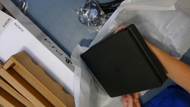 PS4 Slim Unboxing смотреть онлайн