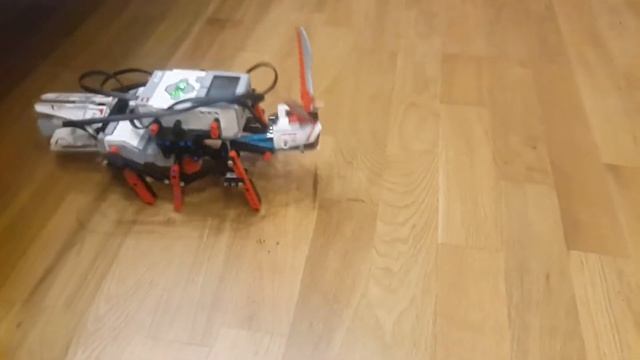 Чудо робот EV3 MINDSTORMS муравей на 6 лапках. EV3 MINDSTORMS robot ant (6 legs) смотреть онлайн