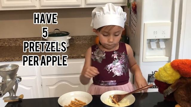 Thanksgiving Dessert Idea: Turkey Candy Apples смотреть онлайн