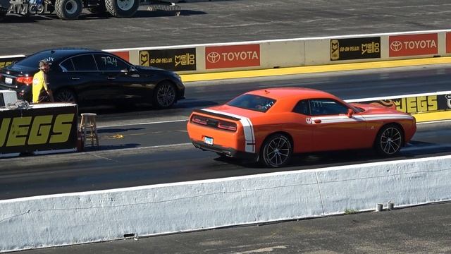 Dodge Challenger vs Infinity Q50 drag racing 1/4 mile run смотреть онлайн