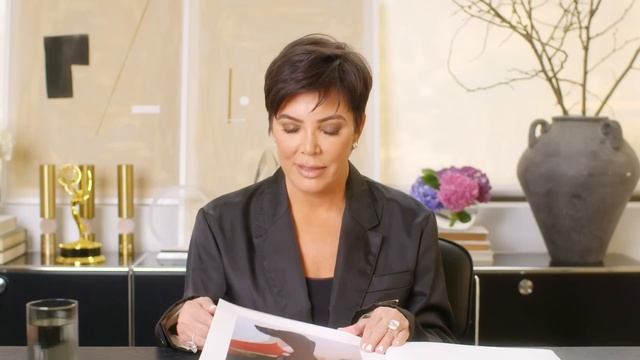 Kris Jenner Breaks Down 17 Looks From 1990 to Now | Life in Looks | Vogue смотреть онлайн