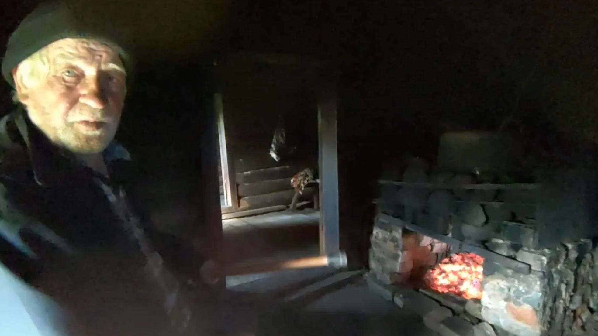 Русская баня по ЧЕРНОМУ. Все как и 100 лет назад. смотреть онлайн