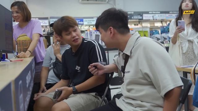 CÙNG SCHANNEL ĐI MUA iPHONE 15 PRO MAX NGÀY MỞ BÁN !!! смотреть онлайн