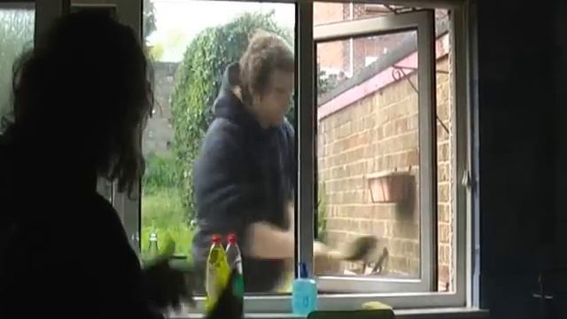 Footsie Cleaned My Window! смотреть онлайн