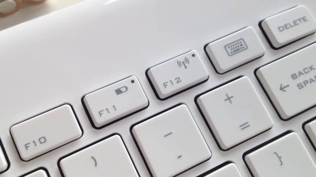 Recenzja wideo bezprzewodowej klawiatury do iPada - Genius LuxePad 9000 смотреть онлайн