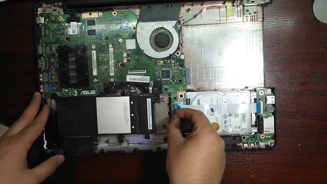 ASUS X555LA Hard Drive REPLACEMENT [UPGRADE to SSD] смотреть онлайн