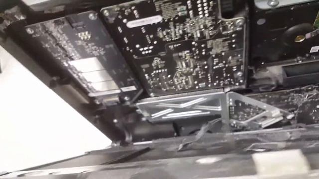 Replacing the hard drive on iMac 27", Model A1312, смотреть онлайн