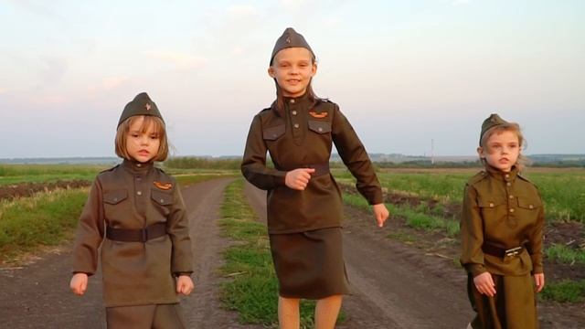 "Шли солдаты на войну" Клип - сёстры Овчаровы смотреть онлайн
