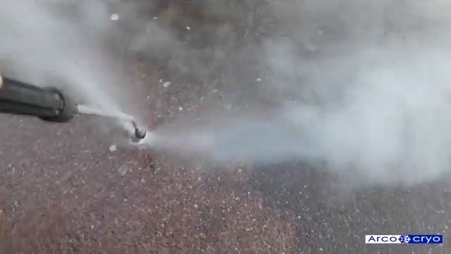 Décapage vapeur haute pression de chewing-gums du parvis d'un centre commercial смотреть онлайн