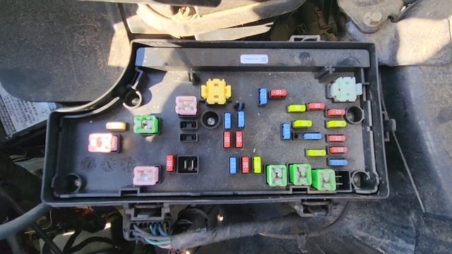 Jeep Patriot - HEATED MIRRORS FUSE LOCATION (2007 - 2017) смотреть онлайн