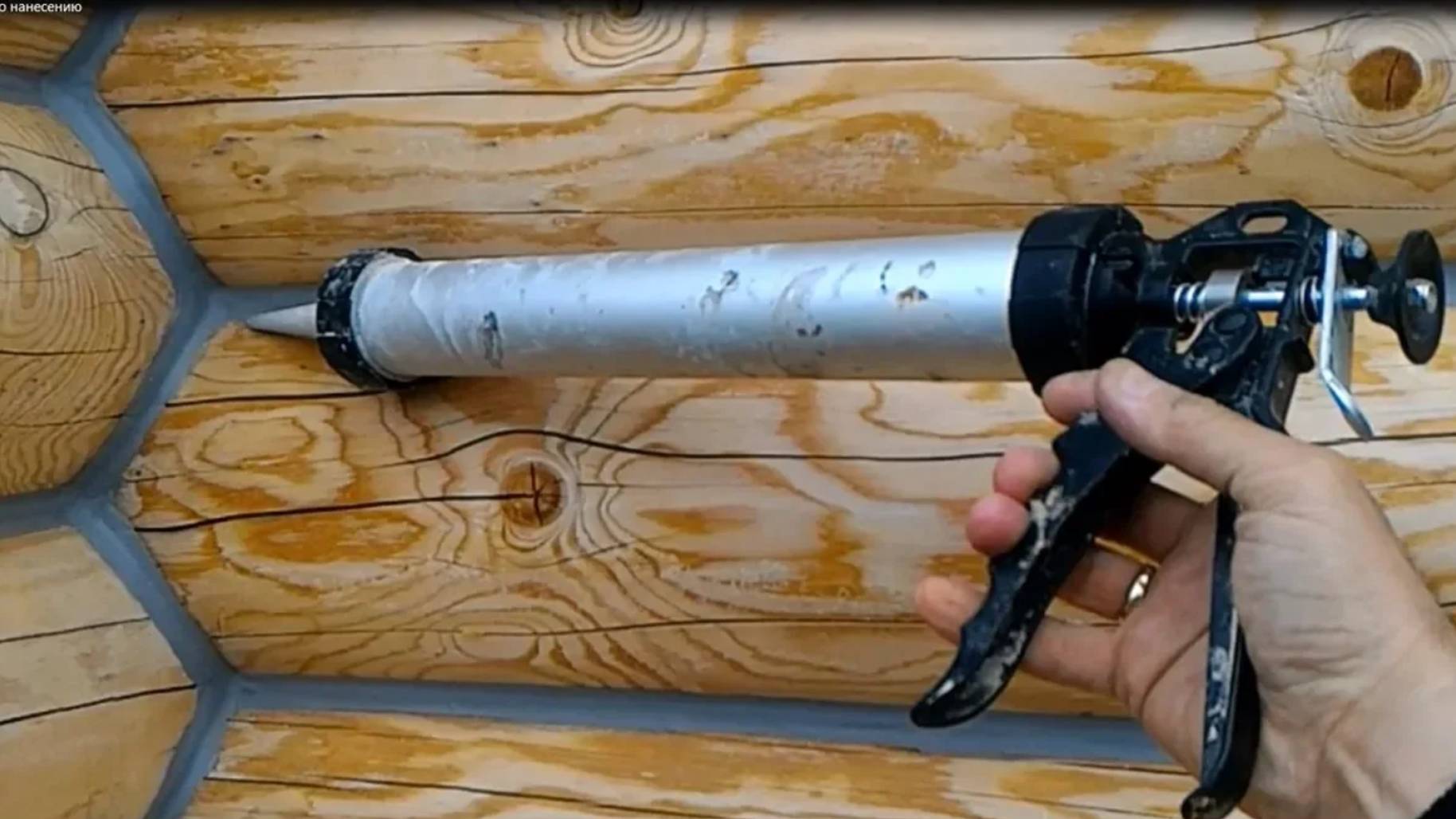 ТЕПЛЫЙ ШОВ или конопатка сруба герметиком. Заделка стыков бревен в срубе герметиком. смотреть онлайн