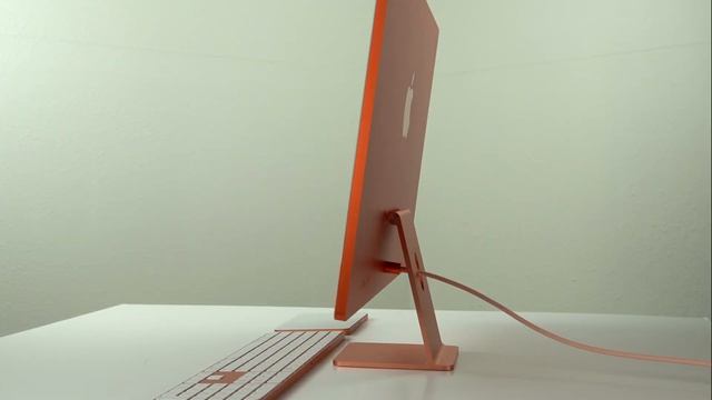 Two Roads iMac G3 Commercial (2021 remake, ft. Jeff Goldblum) смотреть онлайн