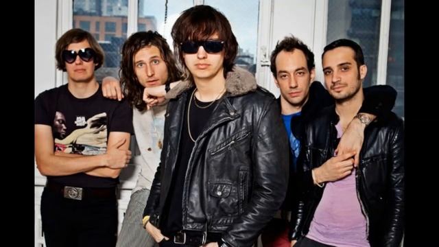 Apple Bottom Jeans - The Strokes (2001) смотреть онлайн